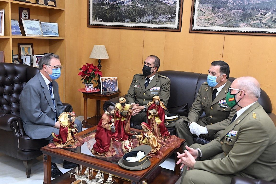 Vivas recibe en su despacho a los coroneles entrantes y salientes de varias unidades