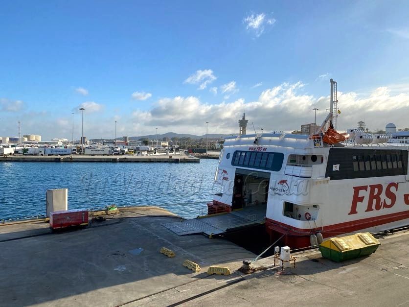 Alberto Gaitán: "mucha gente sale de Ceuta porque tiene la residencia familiar fuera"