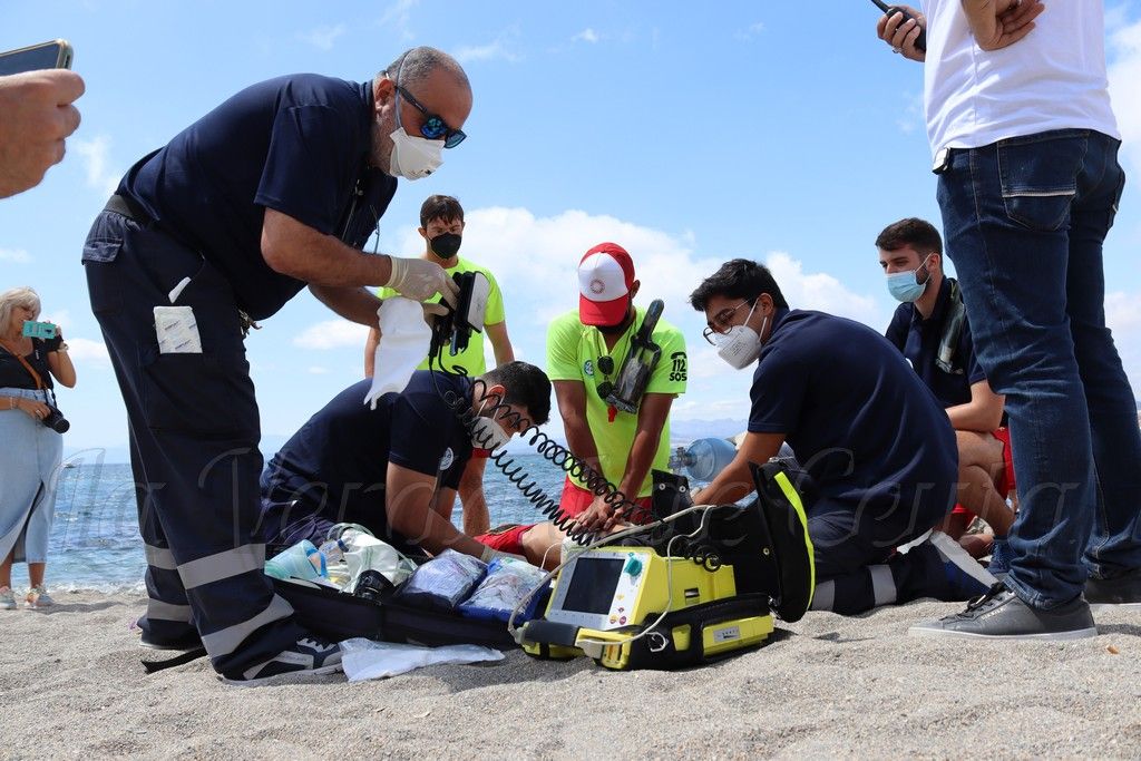Marsave y Protección Civil realizan un simulacro de salvamento en la playa con éxito