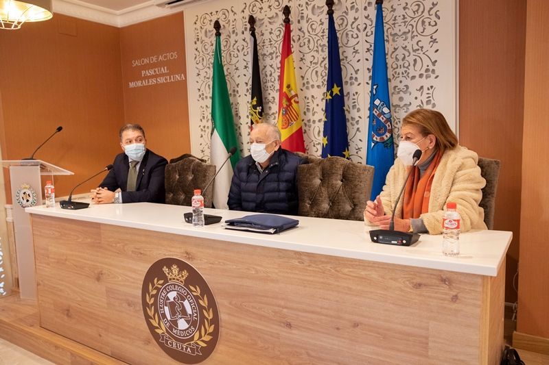El Colegio de Médicos organiza la primera reunión de médicos jubilados voluntarios contra la covid-19