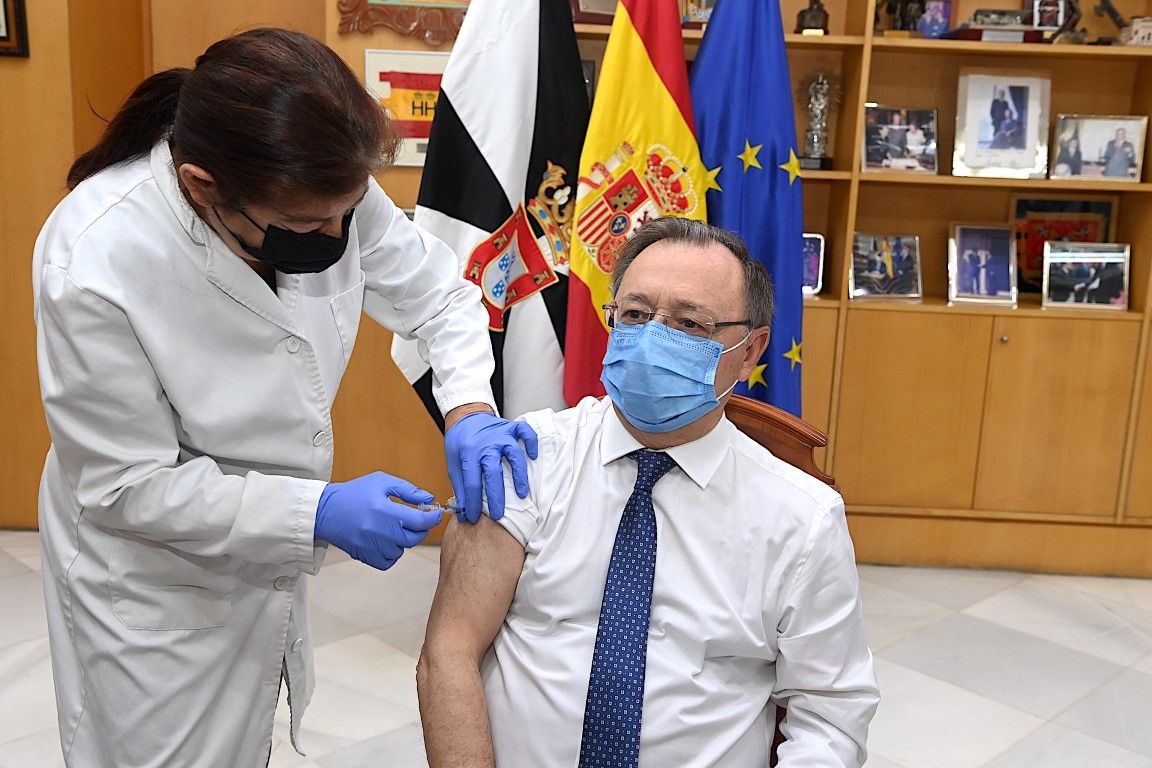 Juan Vivas se vacuna contra la gripe