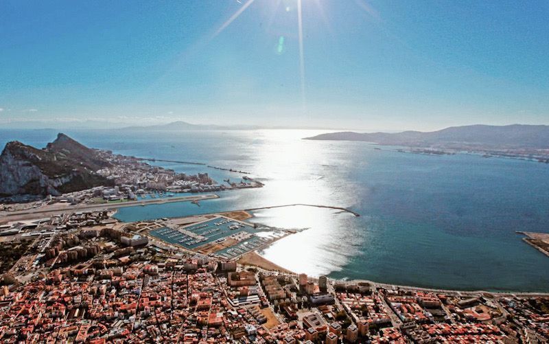 La Línea aprueba una consulta popular para pedir ser como Ceuta o Melilla