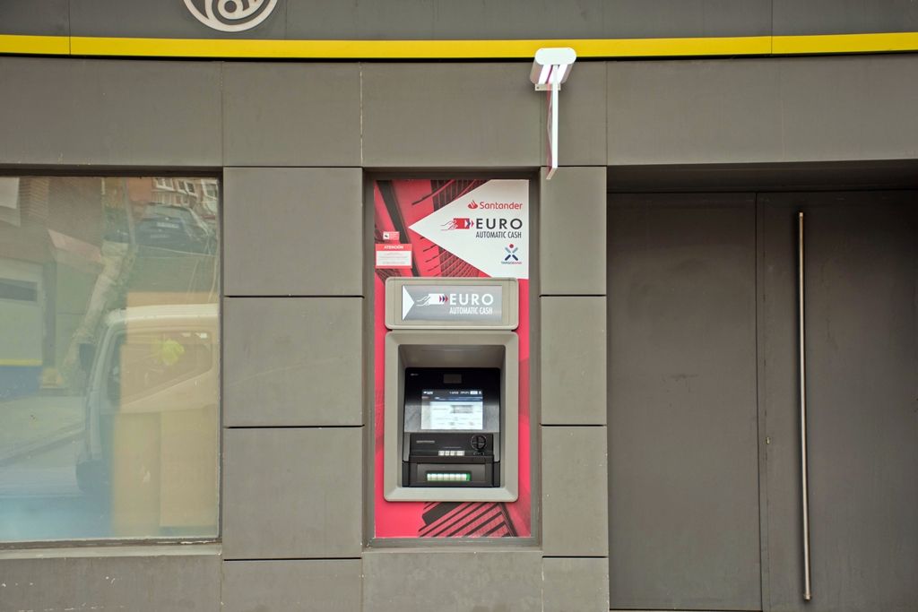 Correos inicia la instalación de cajeros automáticos en 109 oficinas de toda España