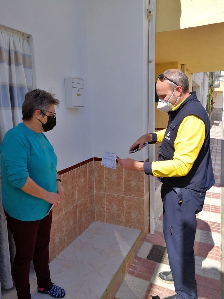 Correos desarrolla una tecnología pionera para el cobro con tarjeta bancaria desde el dispositivo electrónico portátil (PDA) de los carteros y carteras