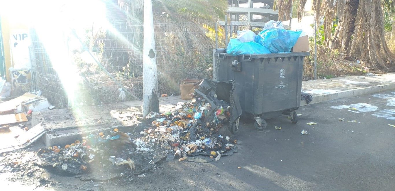 Más de treinta contenedores quemados en cuatro días