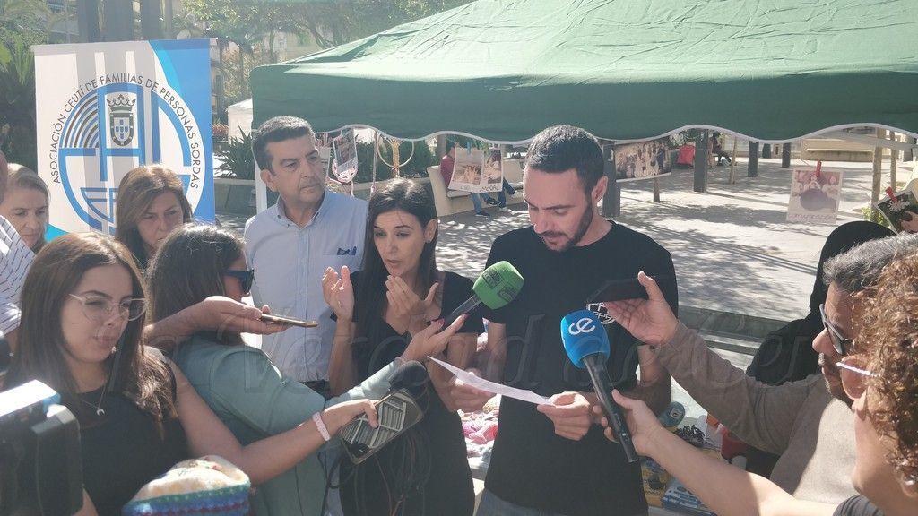 ACEPAS celebra el Día Internacional de las Personas Sordas con un stand informativo