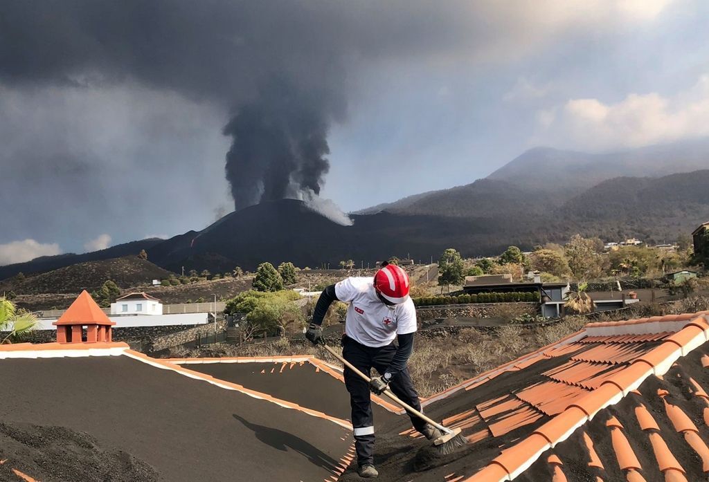La Cruz Roja sigue dando respuesta a los afectados por el volcán de La Palma