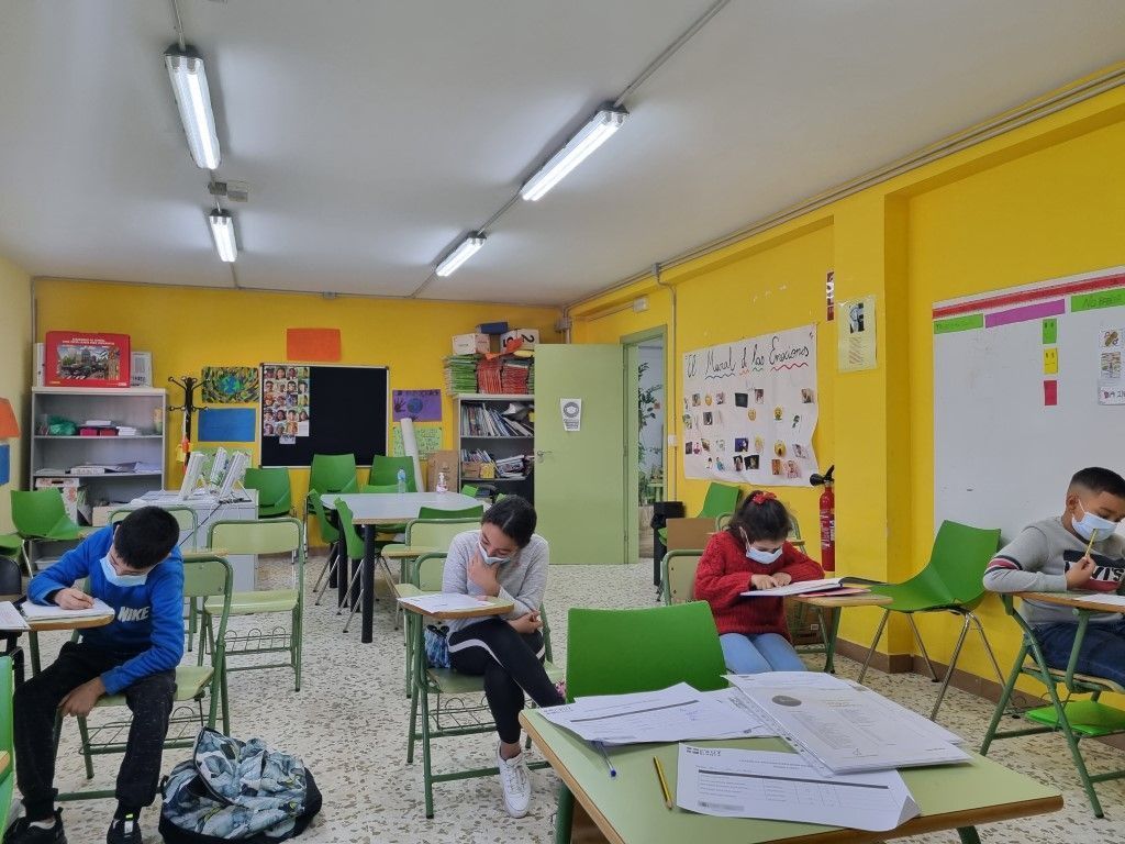 La incidencia de la covid en las aulas continúa en claro descenso, con ningún grupo cerrado