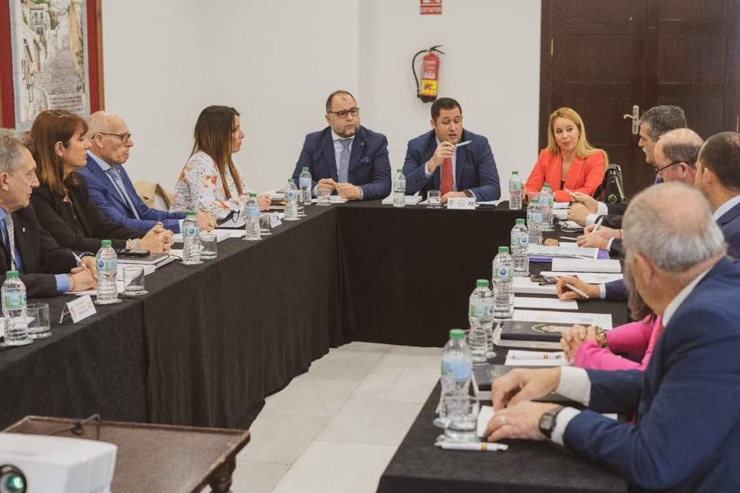 La Consejería de Turismo se reúne con los responsables de las Casas Regionales de Ceuta