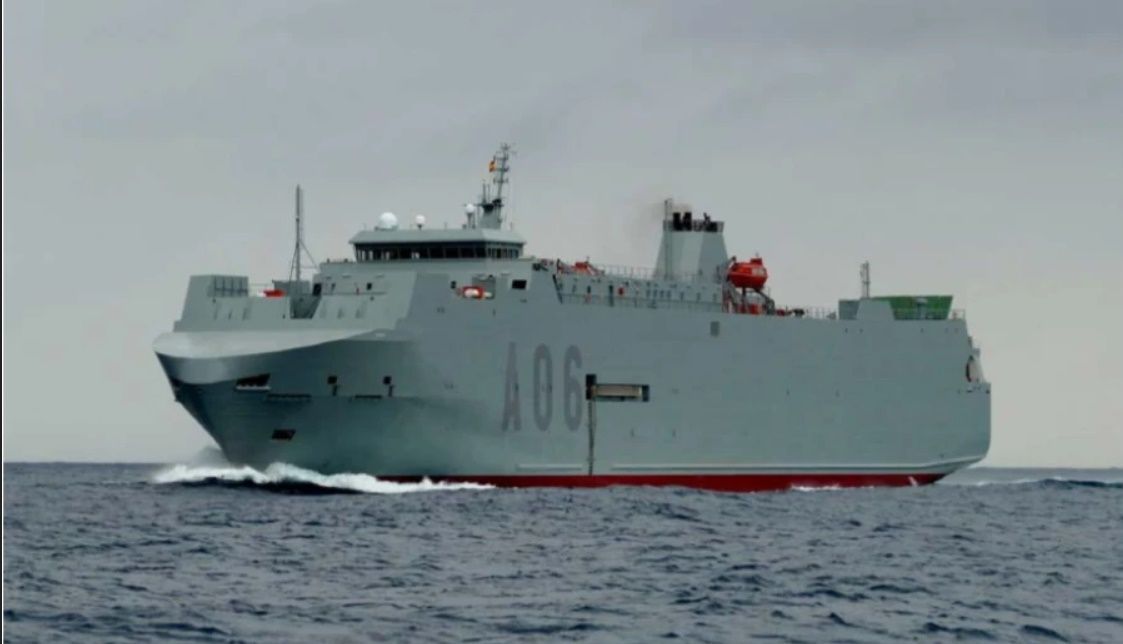 Atraca en el puerto ceutí el buque “Ysabel” del Ejército de Tierra