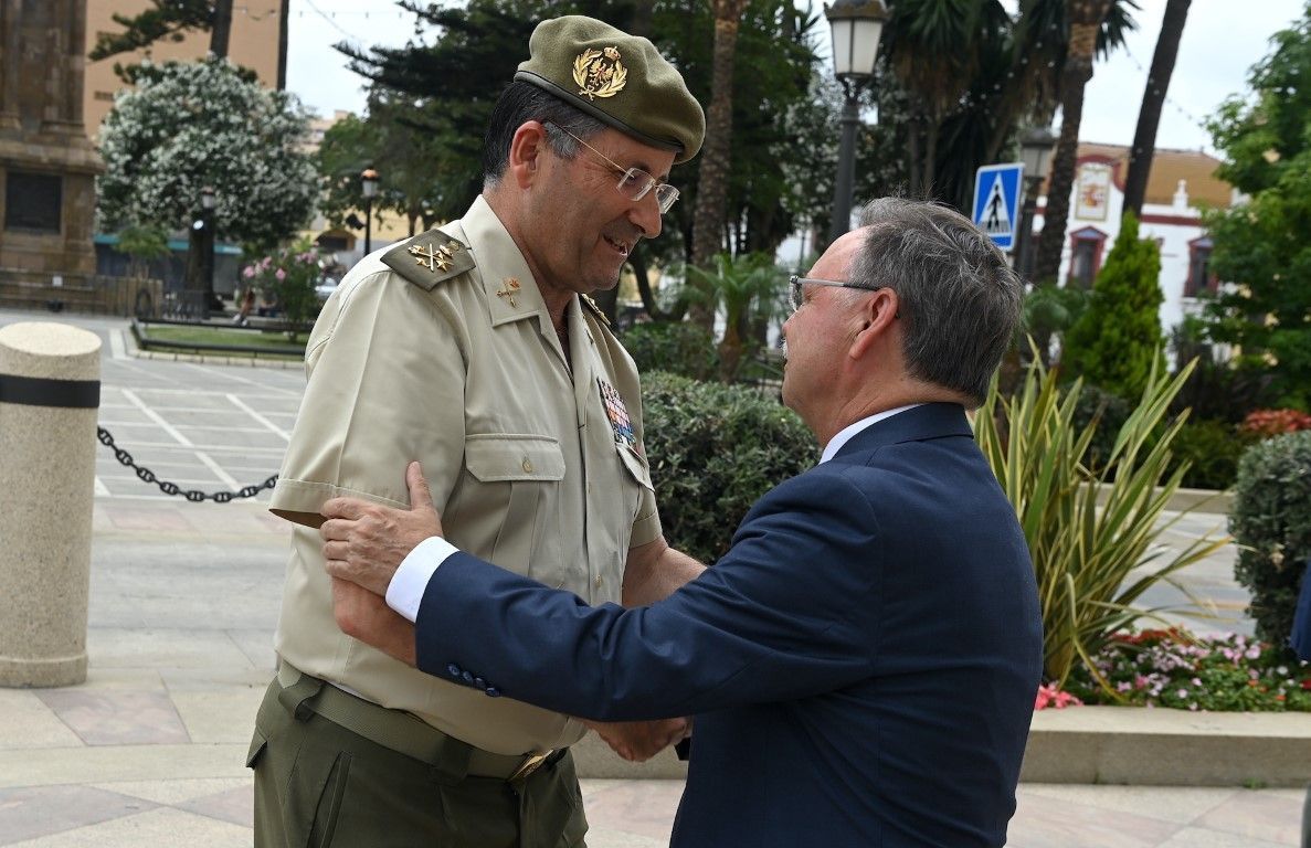 Juan Vivas recibe al general de Ejército jefe del Estado Mayor del Ejército