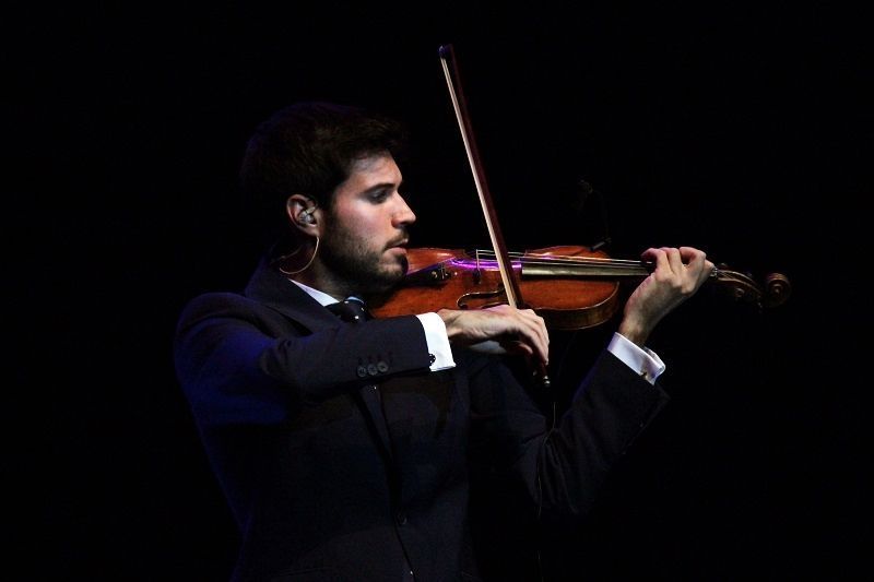 Vivas acude al concierto de Paco Montalvo por el Dia Internacional de las Personas Mayores