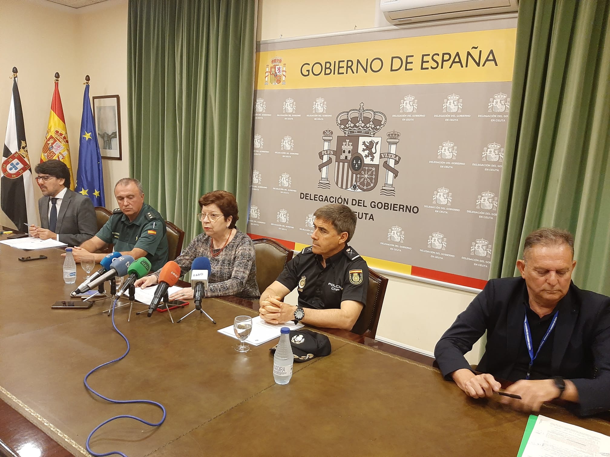 El Gobierno advierte: por la frontera no se podrá pasar, por ahora, ni una bolsa con tomates