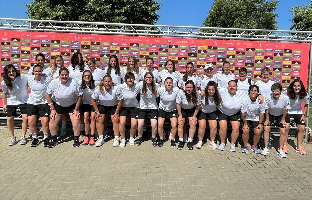 La Comisión Femenina de la RFFCE participa en el Curso Playmakers de la UEFA
