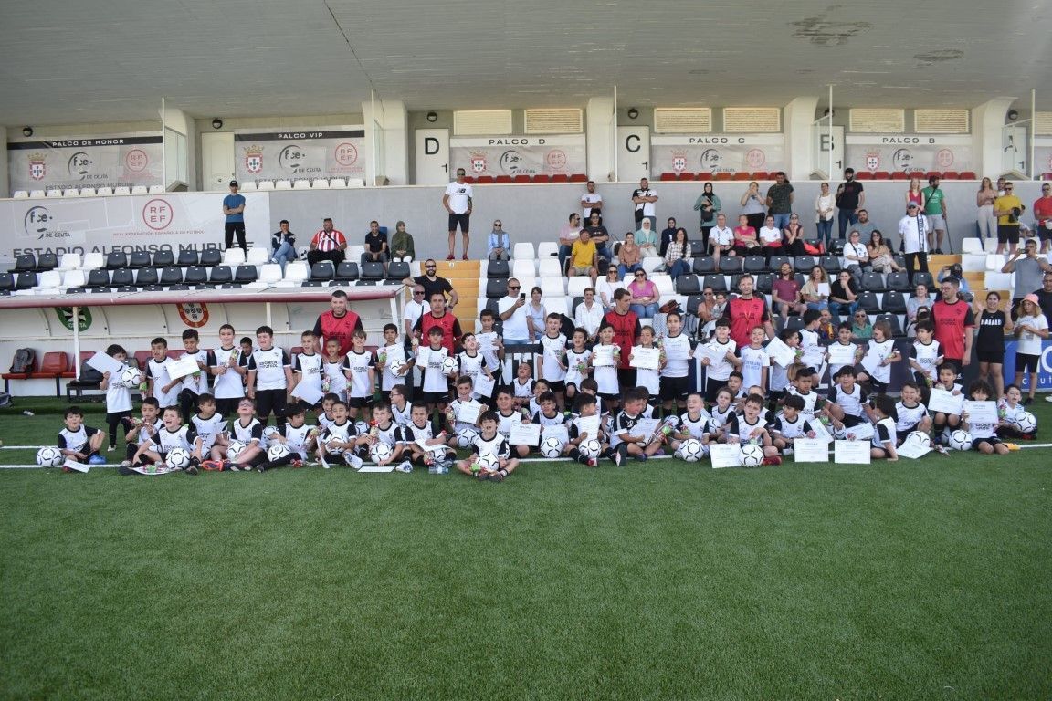 Los alumnos de la Escuela Chupetines disfrutan de su última sesión en el Alfonso Murube