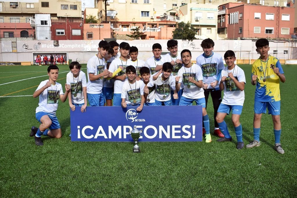 Los campeones y subcampeones de categoría Infantil de 1ª y 2ª Autonómica reciben sus trofeos 