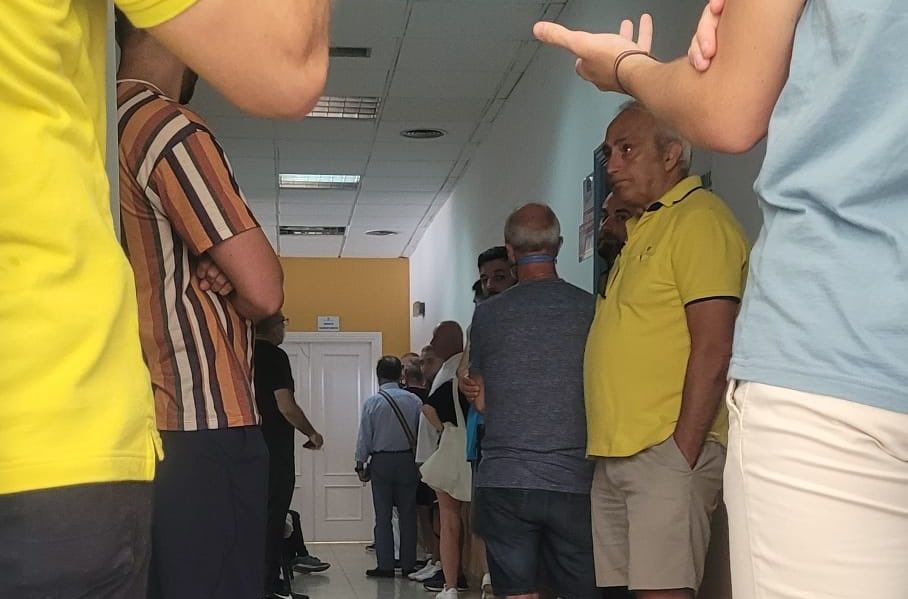 Los aficionados acuden en masa a por el abono mientras la AD Ceuta continúa renovando y fichando jugadores