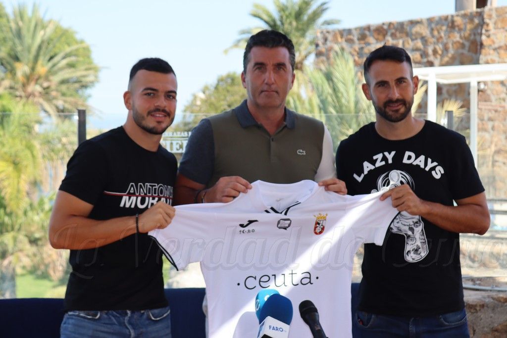La AD Ceuta presenta otros dos fichajes del primer equipo