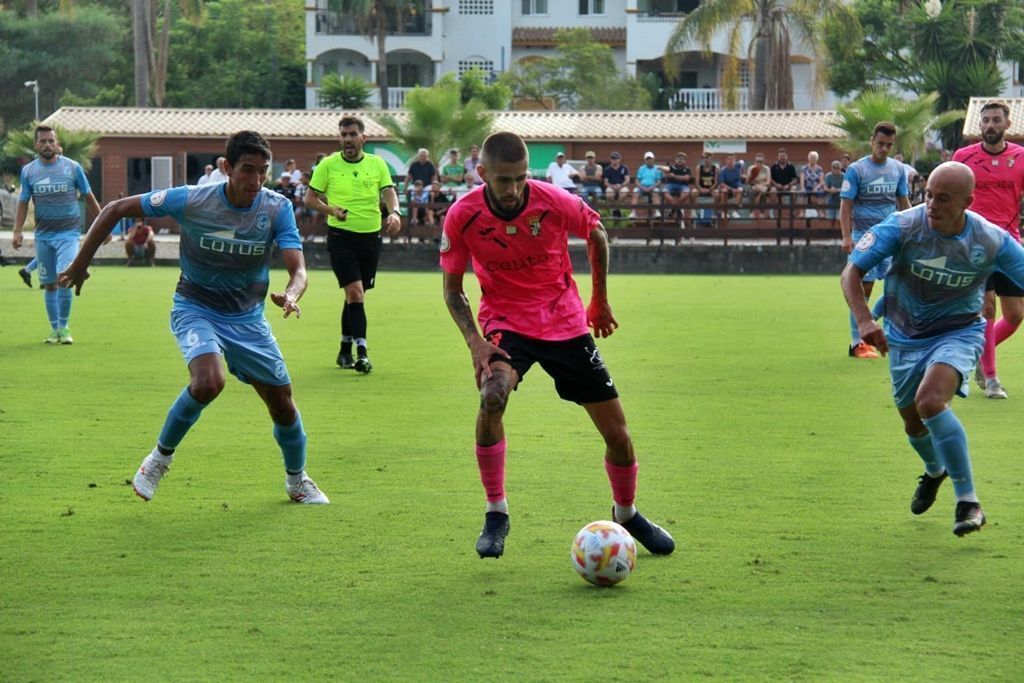 La AD Ceuta cae ante la balona en un amistoso muy intenso (2-1)