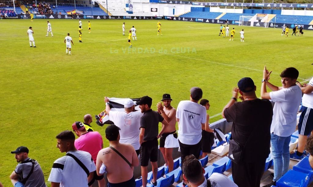 La AD Ceuta vence al Navalcarnero (0-2) y está a una victoria de la Primera División RFEF