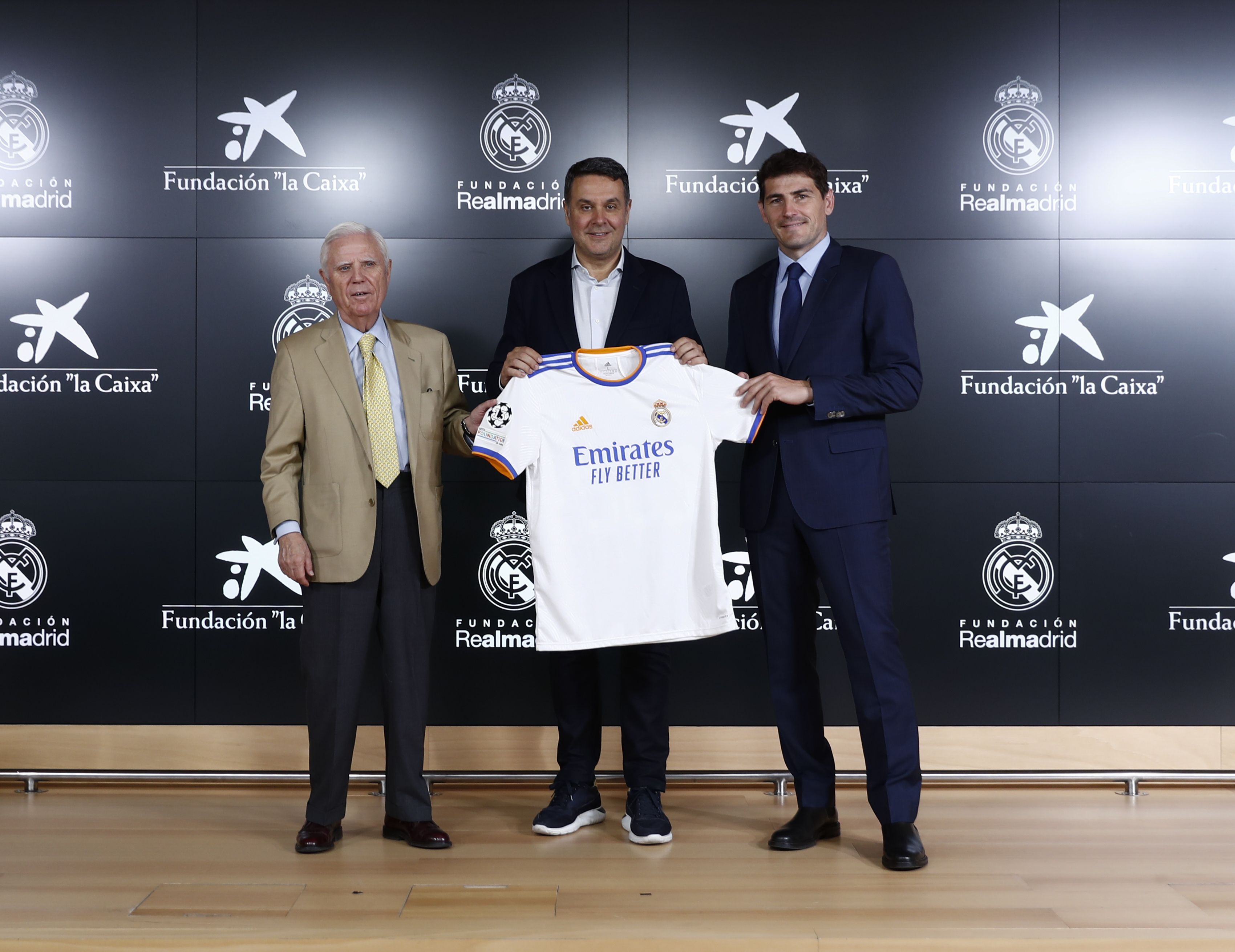 La Fundación “la Caixa” renueva su apoyo a las escuelas sociodeportivas de fútbol para la integración de la Fundación Real Madrid 