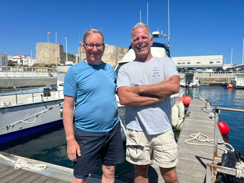 Dos veteranos americanos cruzan a nado el Estrecho