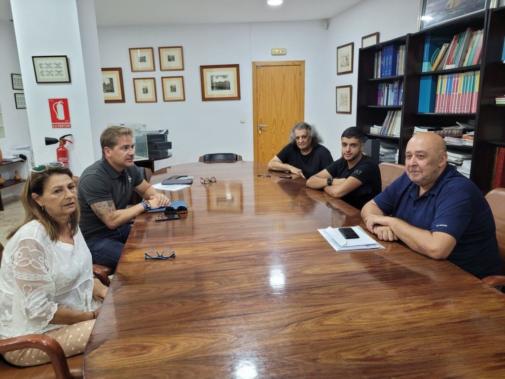 La Cámara de Comercio mantiene una reunión con los empresarios de la calle Pedro de Meneses