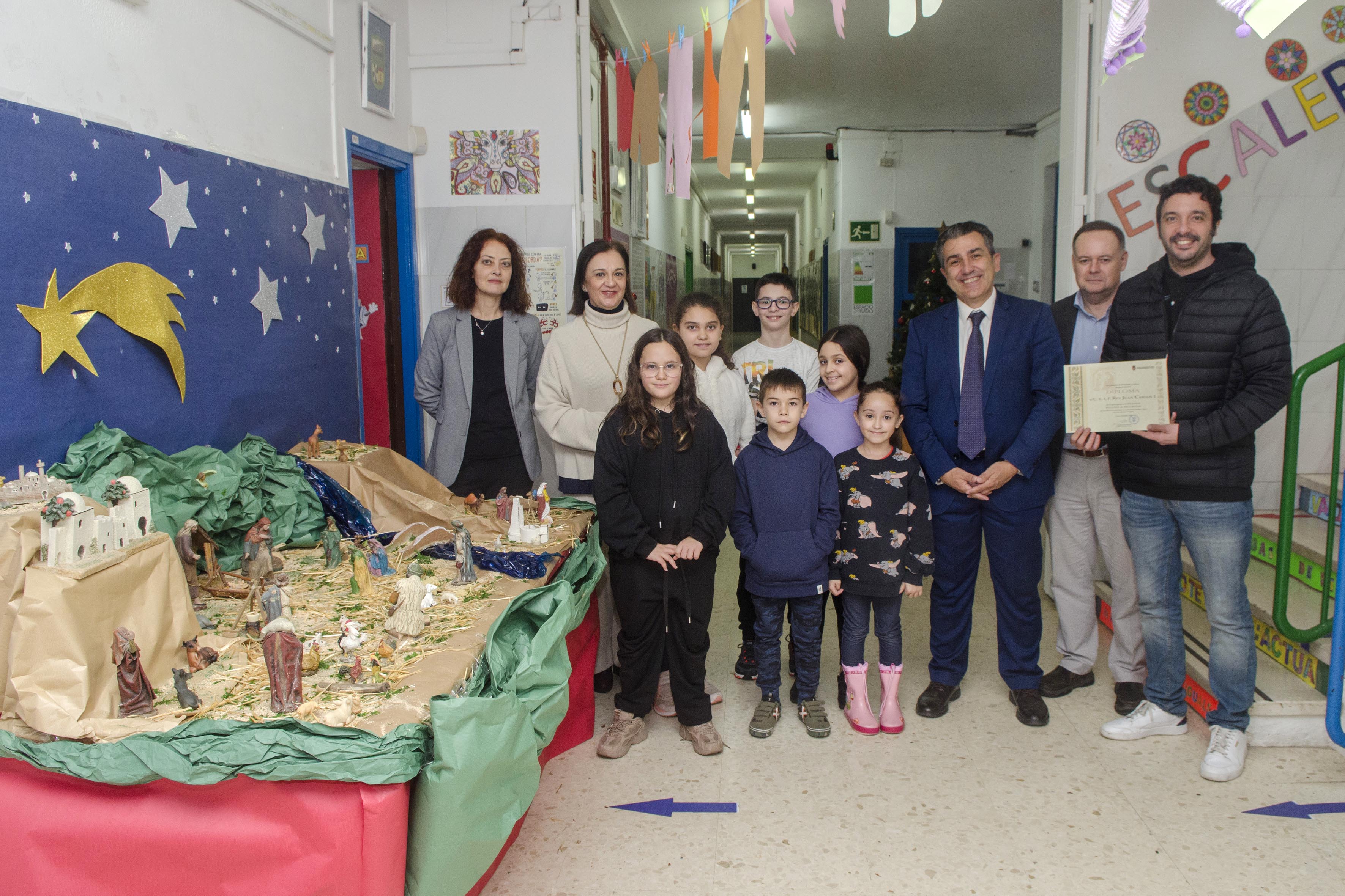 Rontomé visita los belenes de diez centros educativos