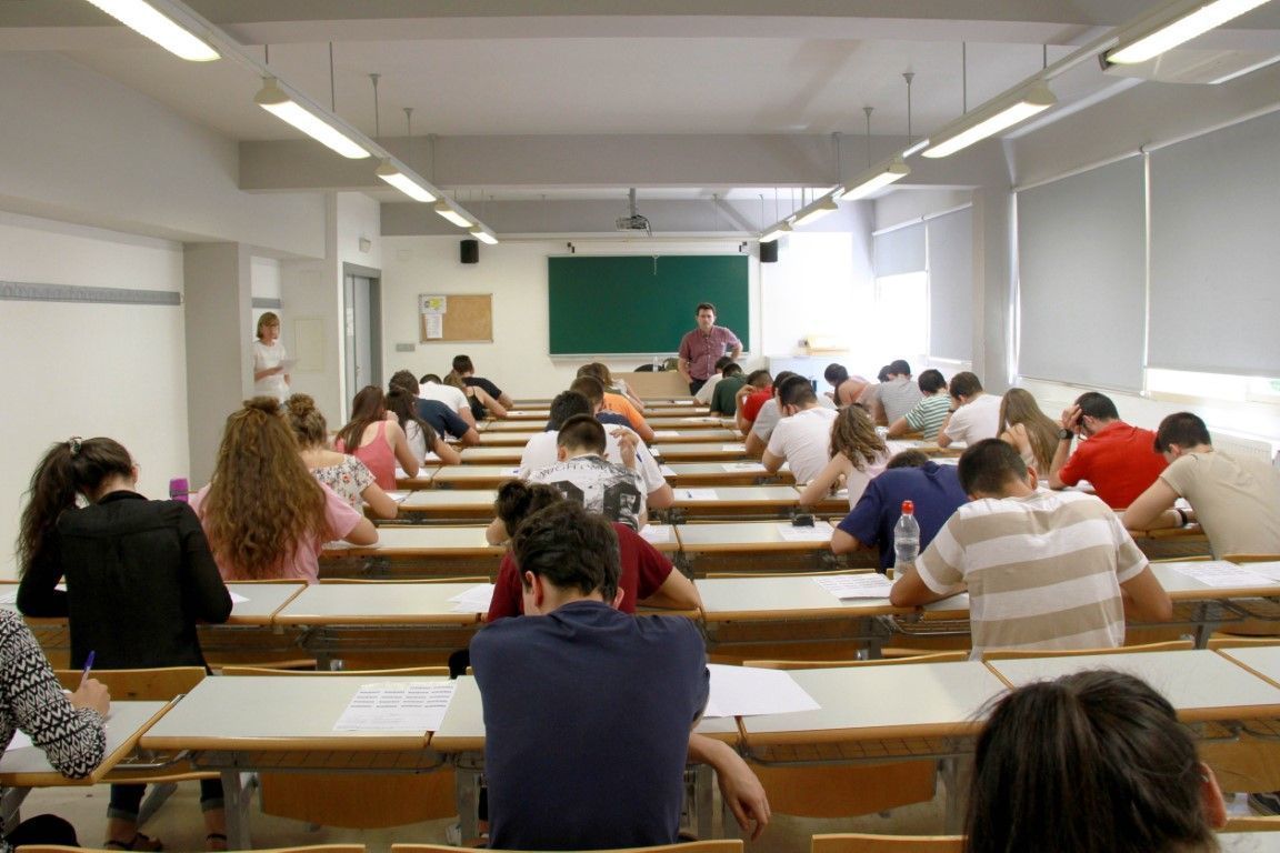 El PSOE propone adoptar medidas para minimizar los efectos de las olas de calor en los colegios