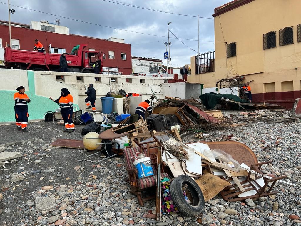 La Ciudad desaloja un asentamiento junto a la capilla de la Virgen del Carmen
