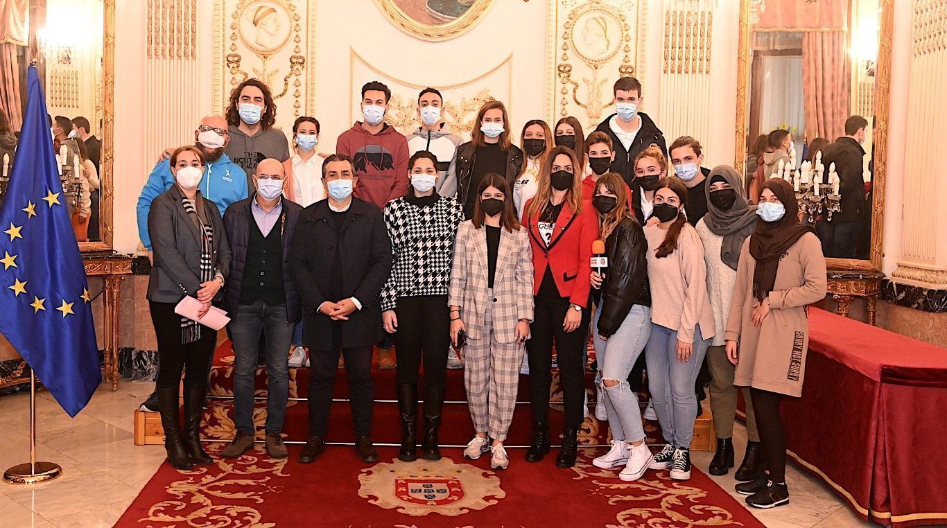 Miranda y Rontomé reciben a los participantes juveniles del encuentro organizado por la Casa de la Juventud