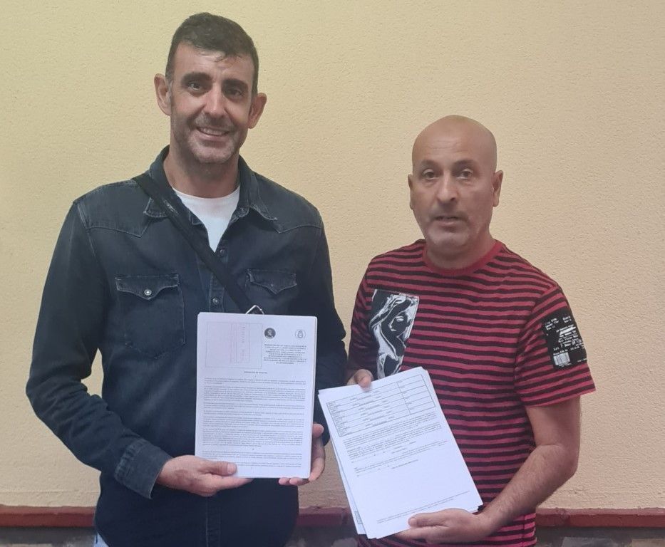 El representante de la Delegación de Ceuta de la Asociación Unificada de Guardias Civiles, Rachid Sbihi (derecha), junto al delegado de Ceuta del Sindicato Unificado de Policía (izquierda).