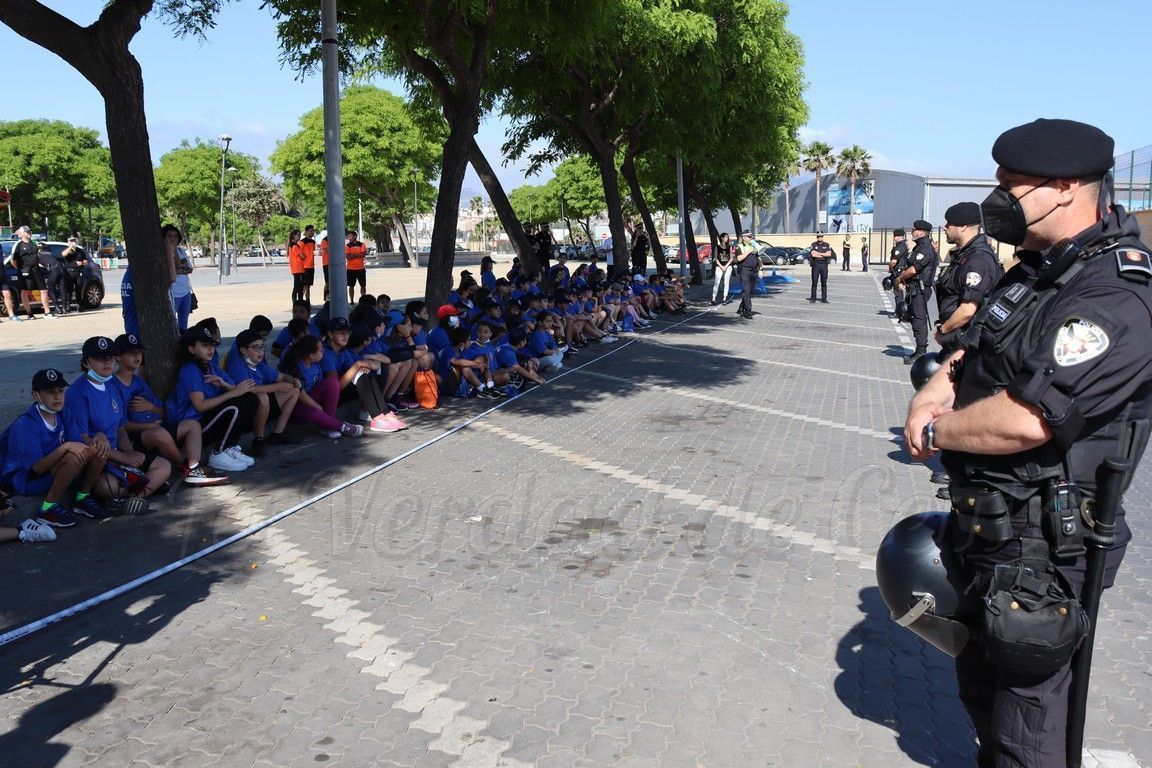 Los escolares ceutíes disfrutan de la jornada de puertas abiertas de la Policía Local por San Urbano