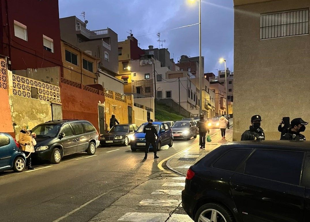 La Policía Nacional realiza controles en Hadú por las quemas de vehículos