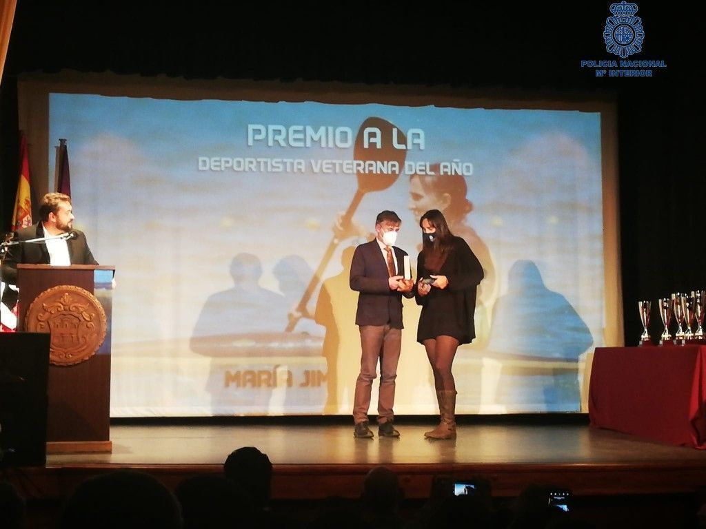 Una policía nacional destinada en Ceuta, premiada en la Gala del Piragüismo Andaluz