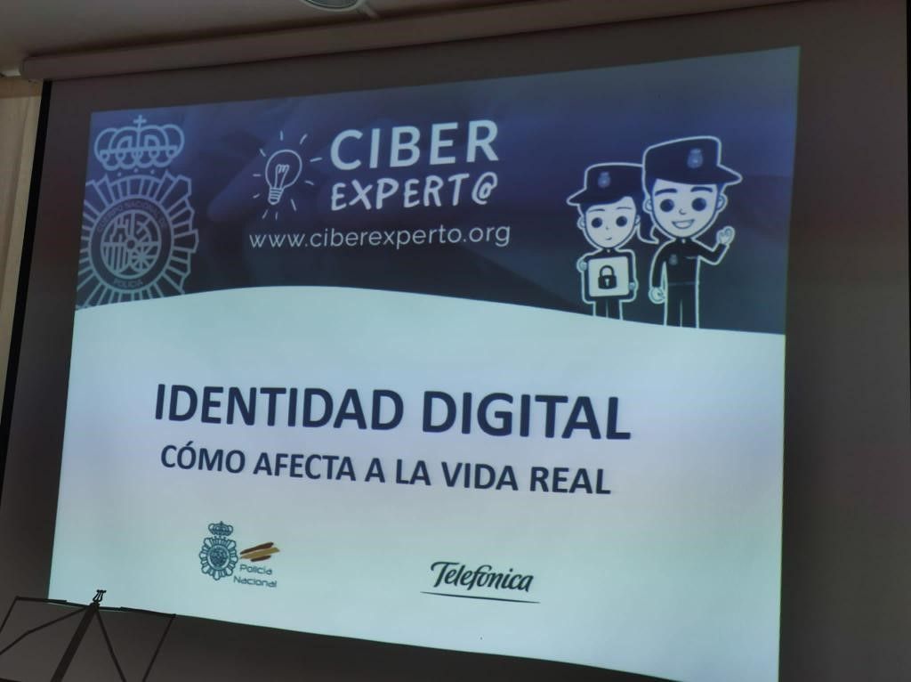 Policia Nacional charla lope de vega 2