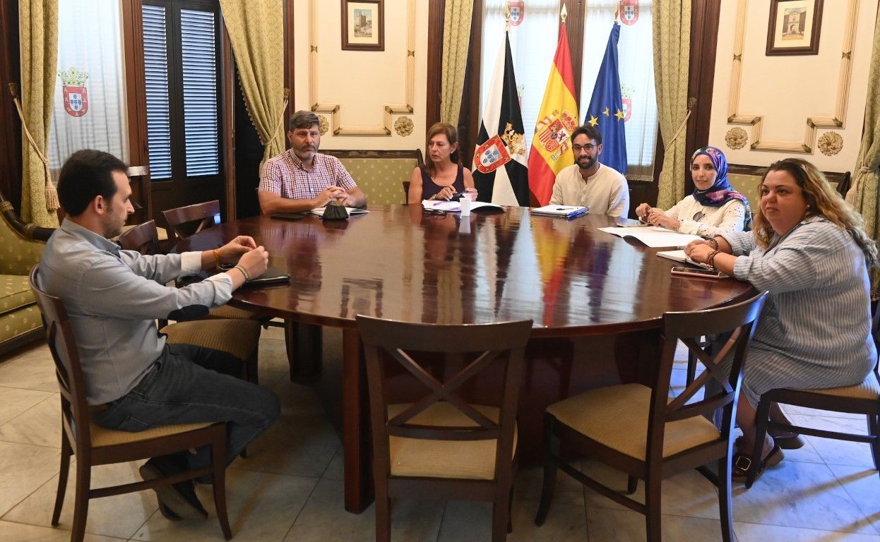 Mabel Deu da cuenta a los partidos políticos sobre la gestión en el Área de Menores
