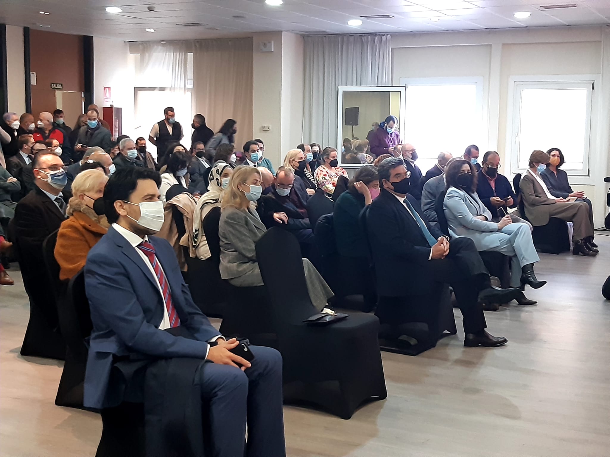 El ministro Escrivá inicia su visita con un encuentro con la sociedad ceutí