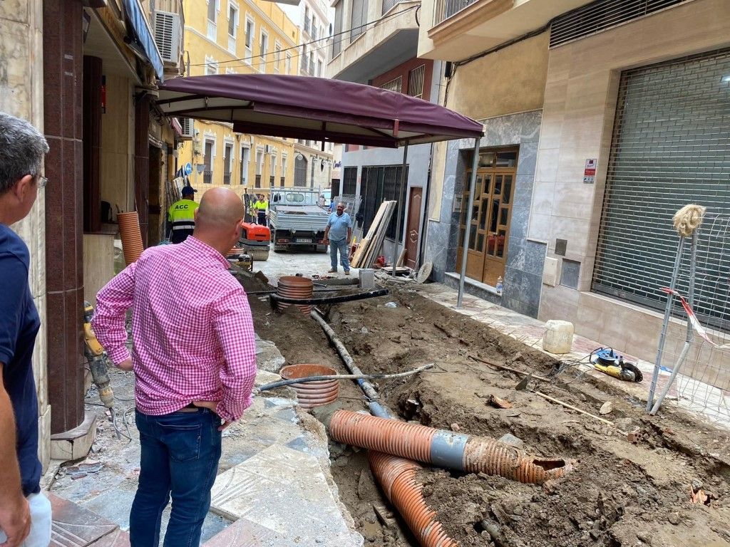El PSOE solicita al Gobierno ayudas para los comerciantes de la calle Pedro de Meneses
