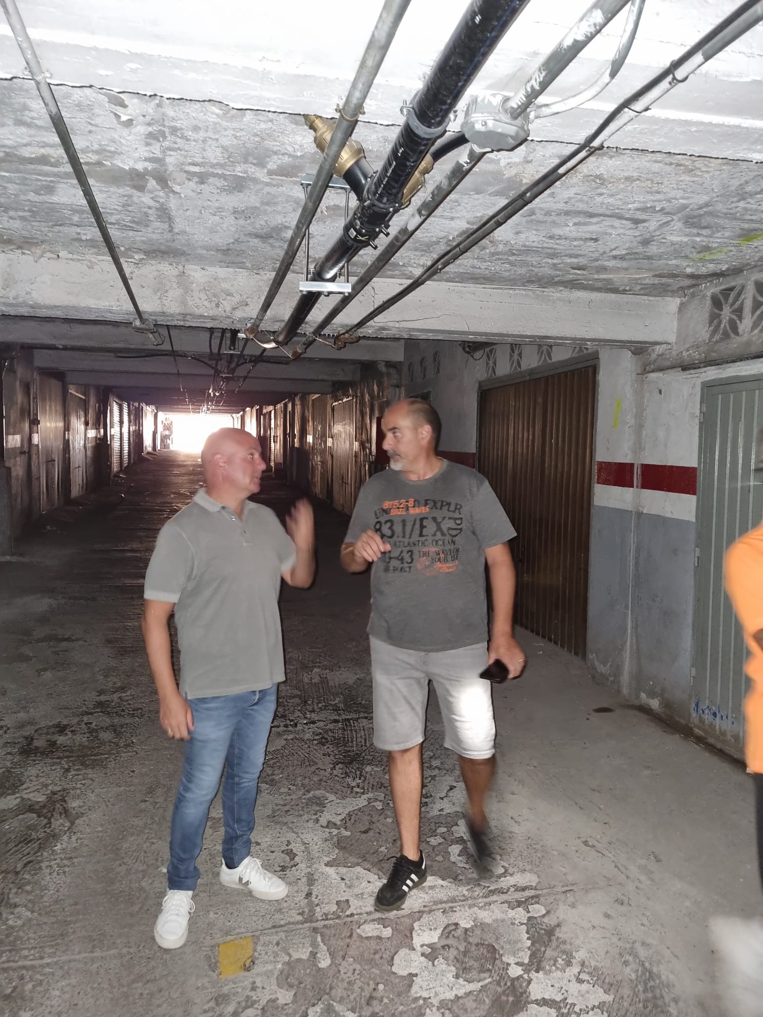 El PSOE comprueba de primera mano las graves carencias y deficiencias que presenta la barriada de la Loma del Pez
