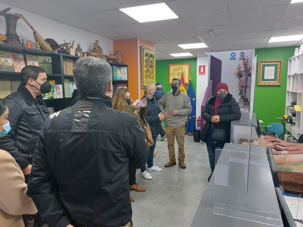 El PSOE visita las instalaciones del centro cultural Al Idrissi