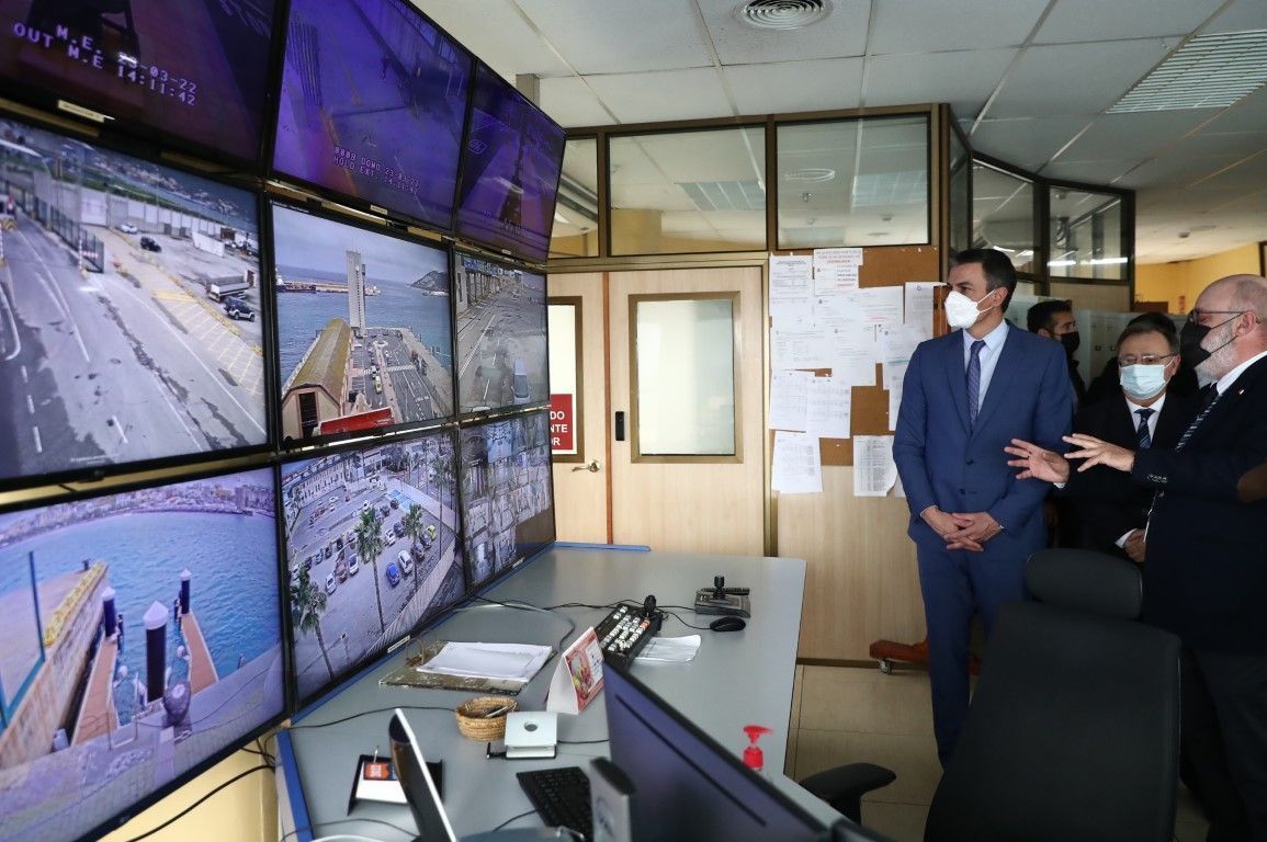 Pedro Sánchez centra su visita a Ceuta en un recorrido por la Autoridad Portuaria