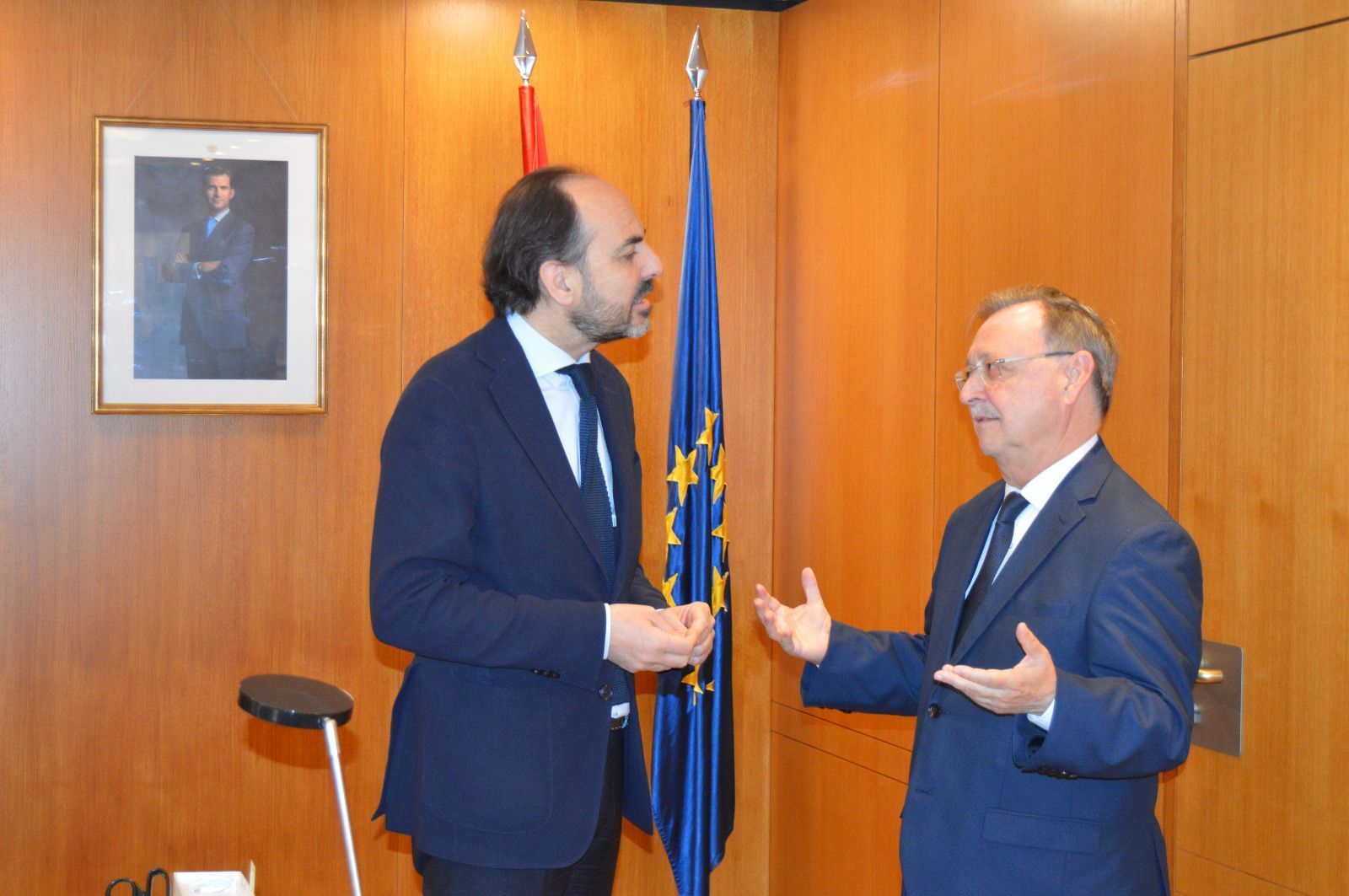 Juan Vivas se ha reunido esta mañana en Bruselas con el embajador de la Representación Permanente de España ante la Unión Europea, Marcos Alonso