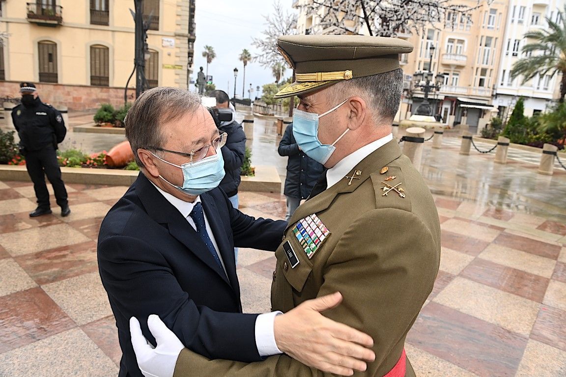 Juan Vivas recibe al nuevo comandante general