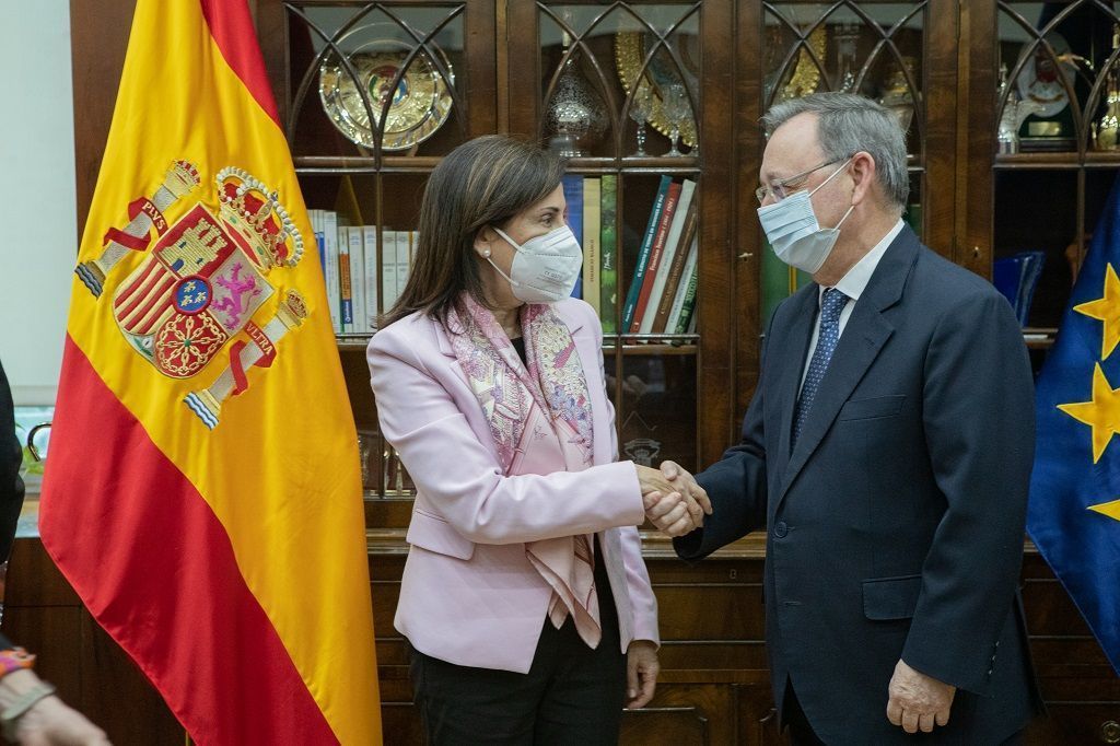 Vivas y Robles analizan la puesta en marcha de medidas para potenciar la presencia de Defensa en Ceuta 