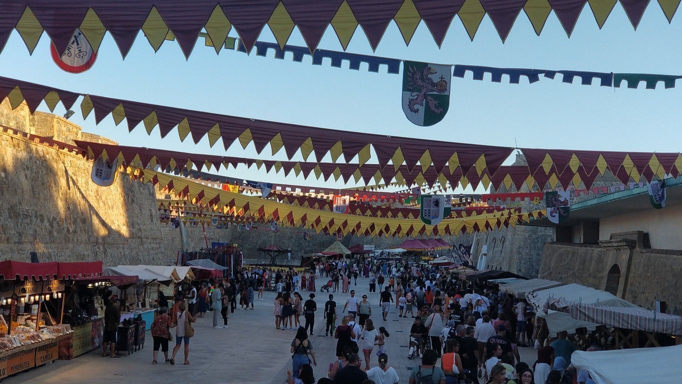 El Mercado Medieval vuelve a las Murallas Reales