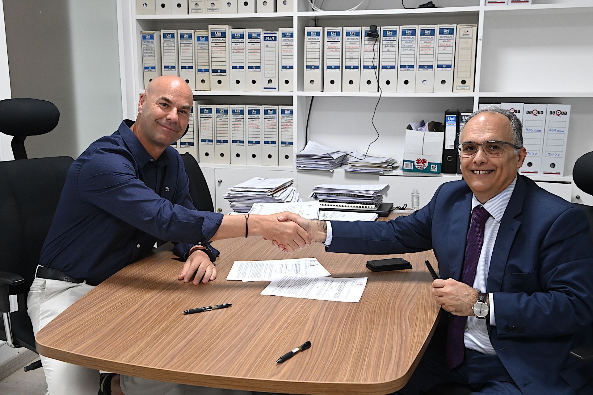 Alberto Gaitán y Carlos Jaramillo firman un convenio de colaboración para el Campeonato "Alcazaba" 