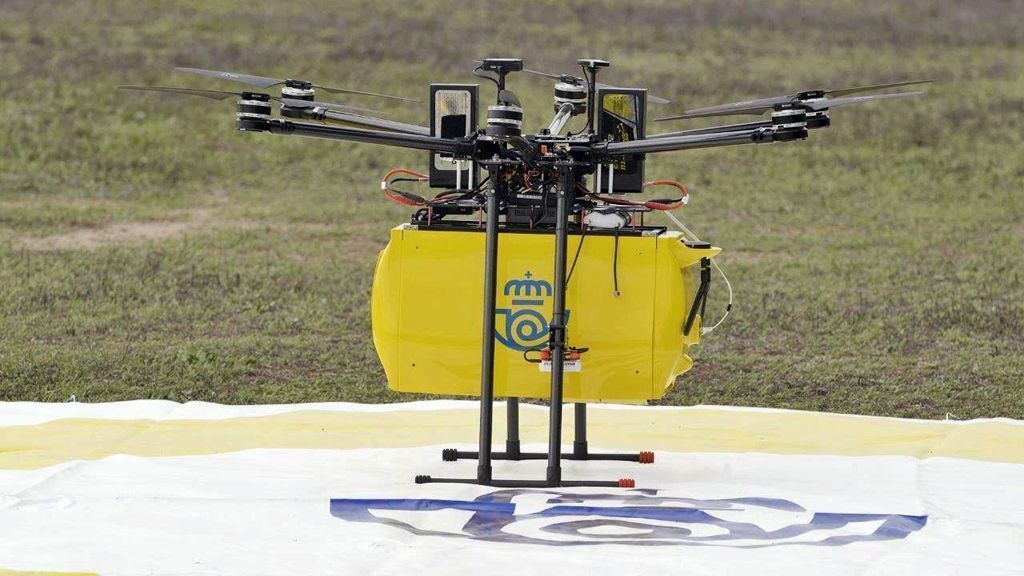 Correos prueba los drones con entregas de envíos en tierra y desde el aire
