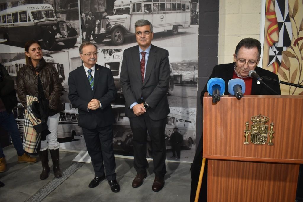 Inaugurado el Museo Taller de Vehículos de Época, situado en la barriada de Benzú