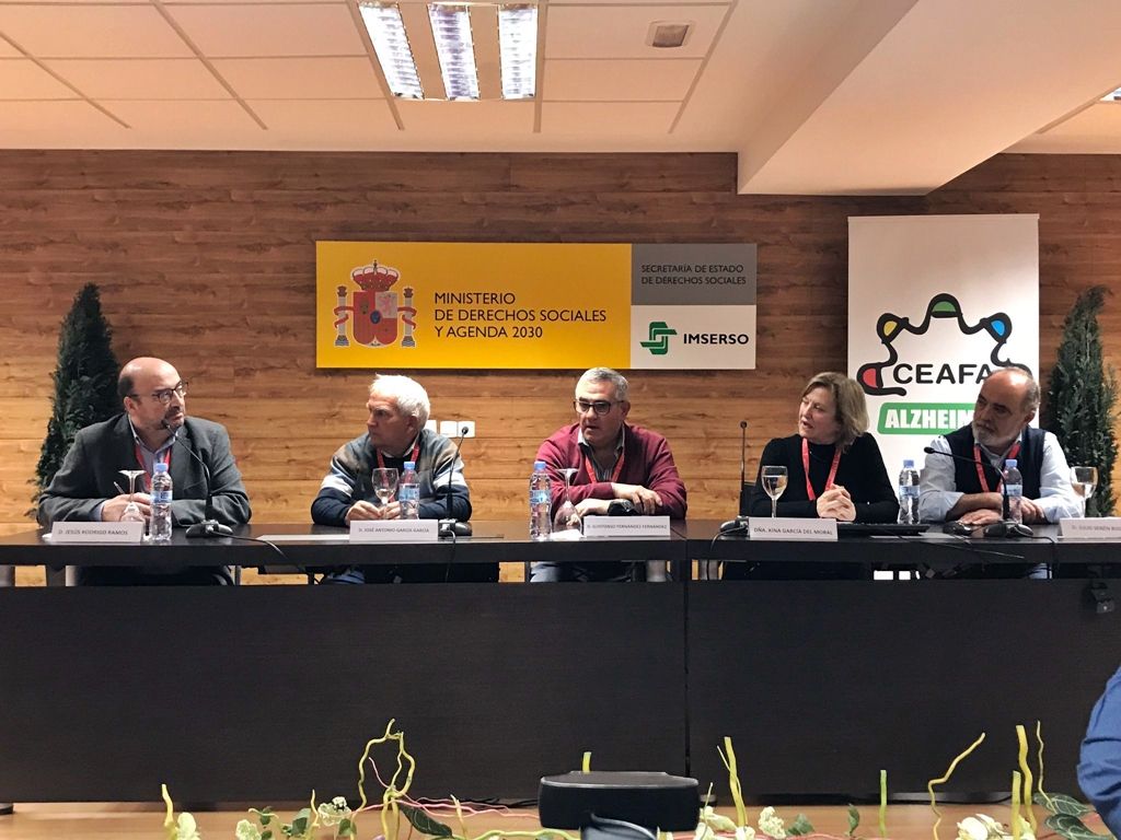 El Panel de Expertos de Personas con Alzheimer demanda revisar la Ley de Dependencia y mantener activa la vida laboral de las personas jóvenes con demencia